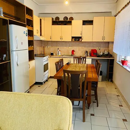 2 Bedroom Ac Wifi Tirana
